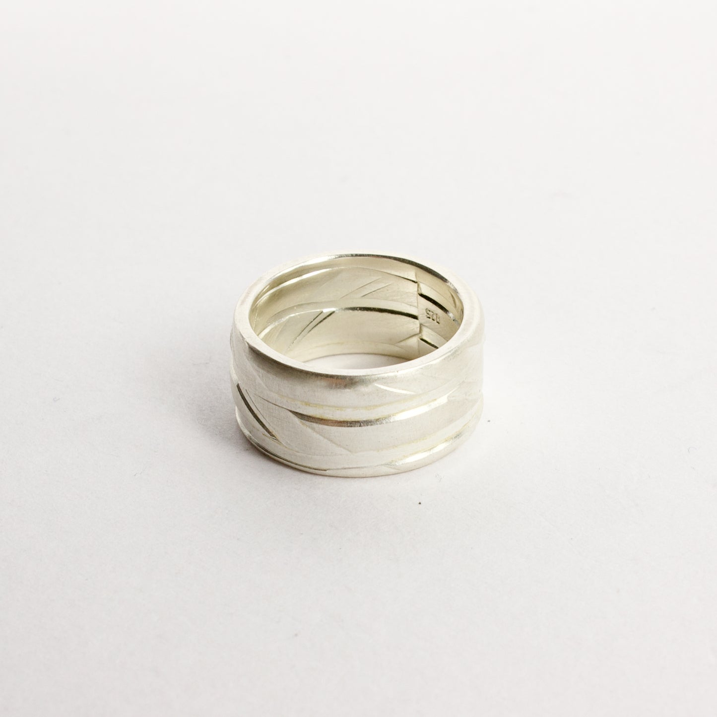 DA46: Rolled pattern ring - small