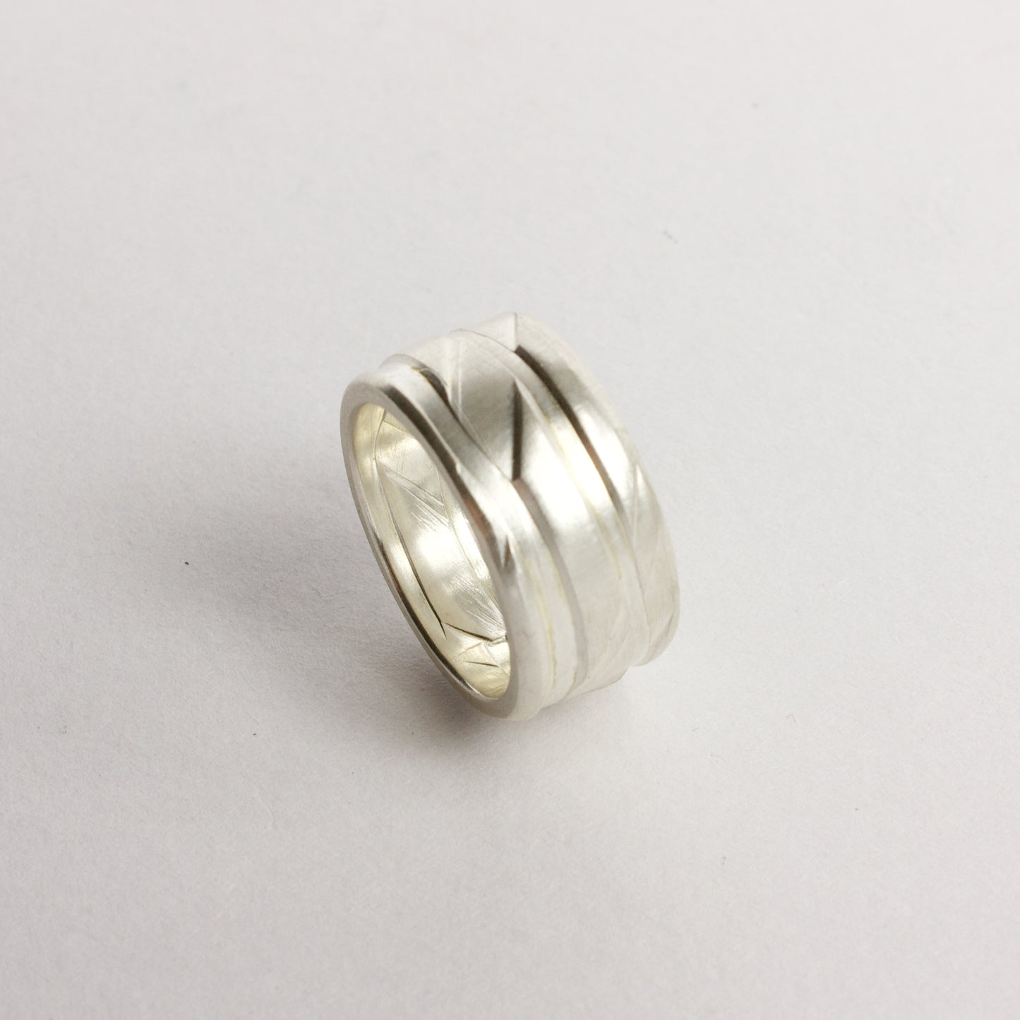 DA46: Rolled pattern ring - small
