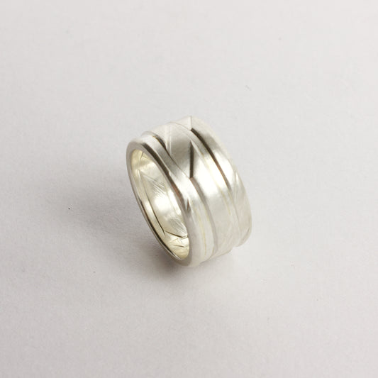 DA46: Rolled pattern ring - small