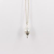 DH263: Amphoreal form necklace