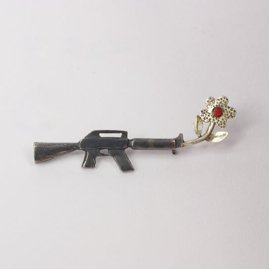 DH276: No more war brooch