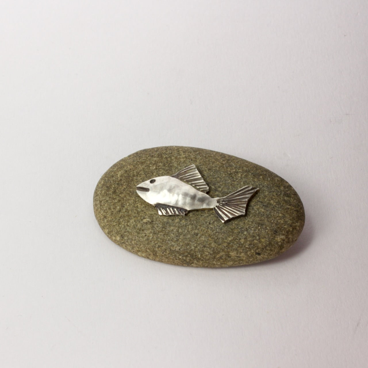 DH289: Fish brooch