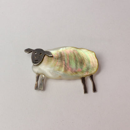 DH293: Black and white sheep brooch