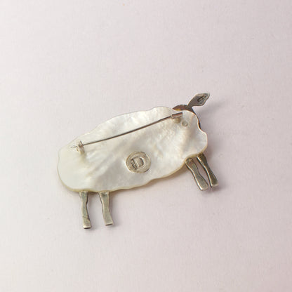 DH293: Black and white sheep brooch