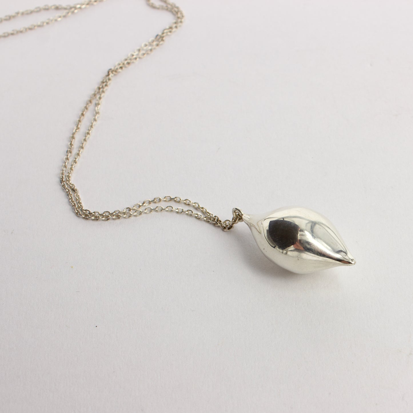 DH295: Amphora pendant