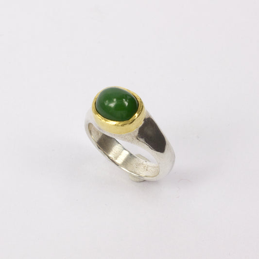 DM026C: Pounamu ring with NZ gold