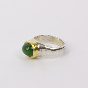 DM026C: Pounamu ring with NZ gold