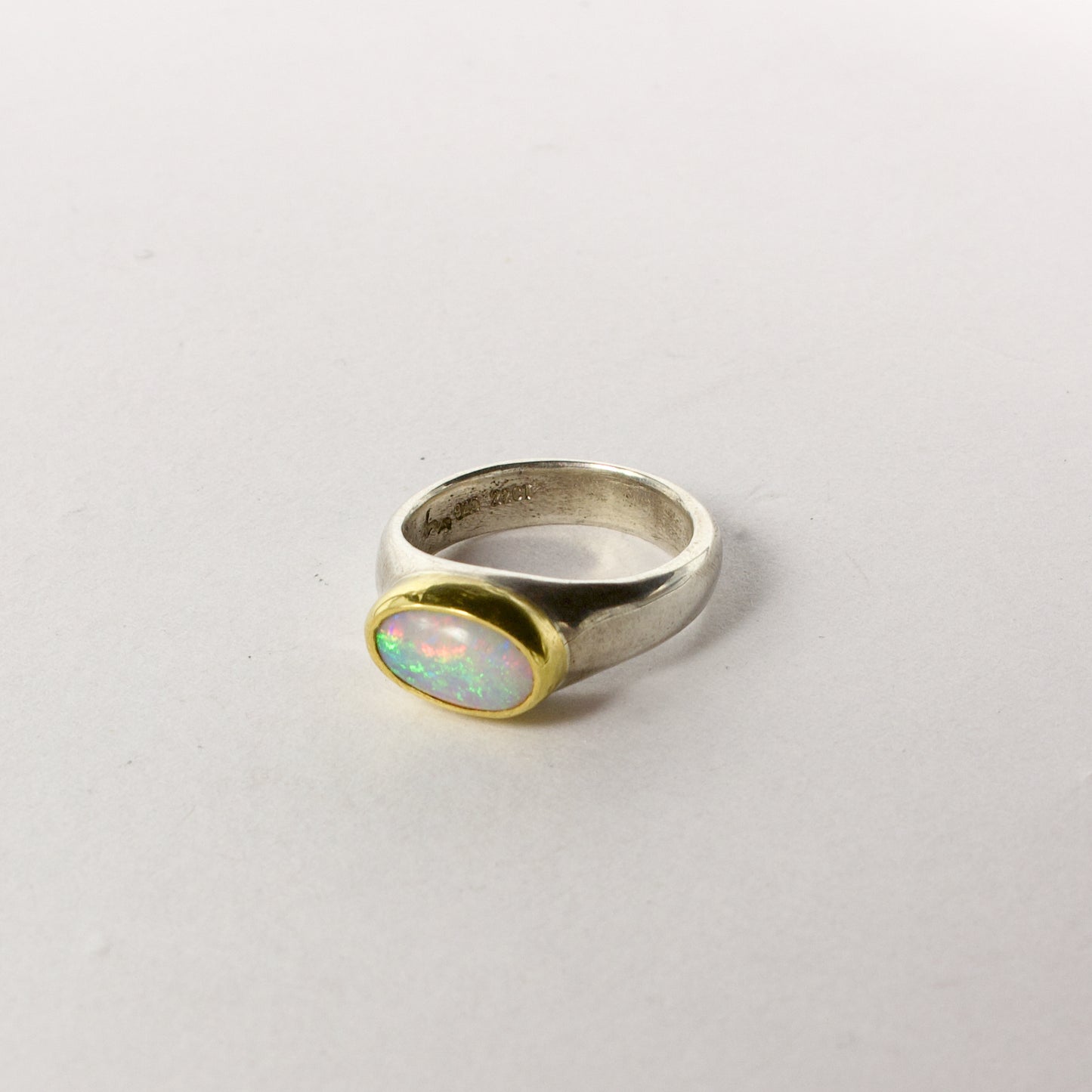 DM081C: Australian opal ring