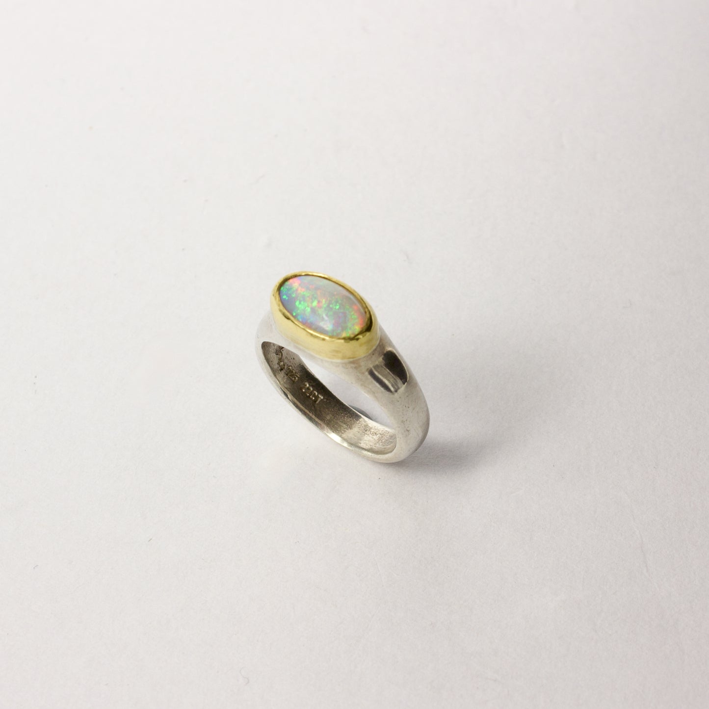 DM081C: Australian opal ring
