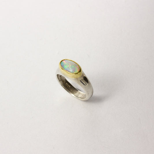DM081C: Australian opal ring