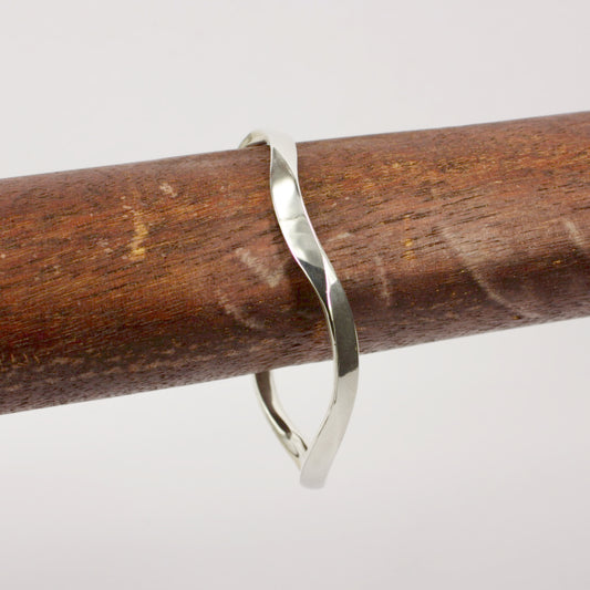 DM200C: Wave bangle - polished