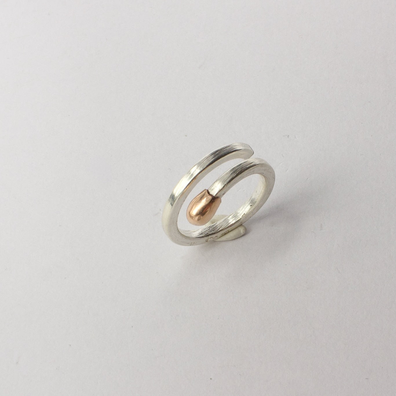 DM315C: Live matchstick ring
