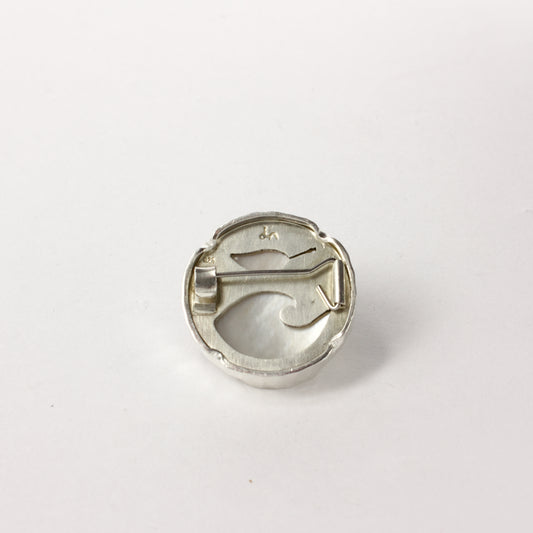 DM421C: Black lipped mother of pearl brooch