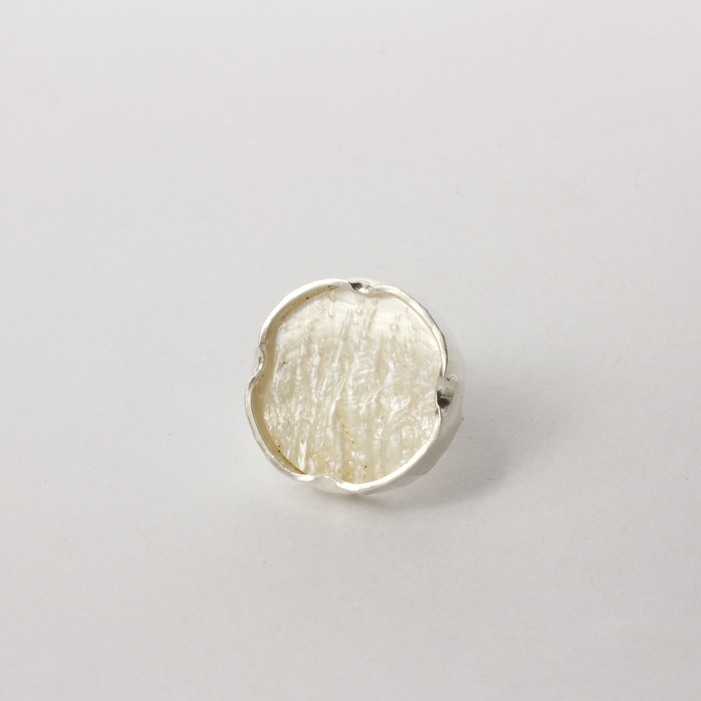 DM423C: Textured mother of pearl brooch