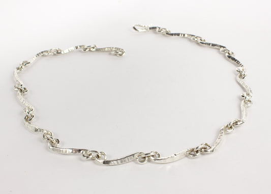 DM427C: Tendril necklace