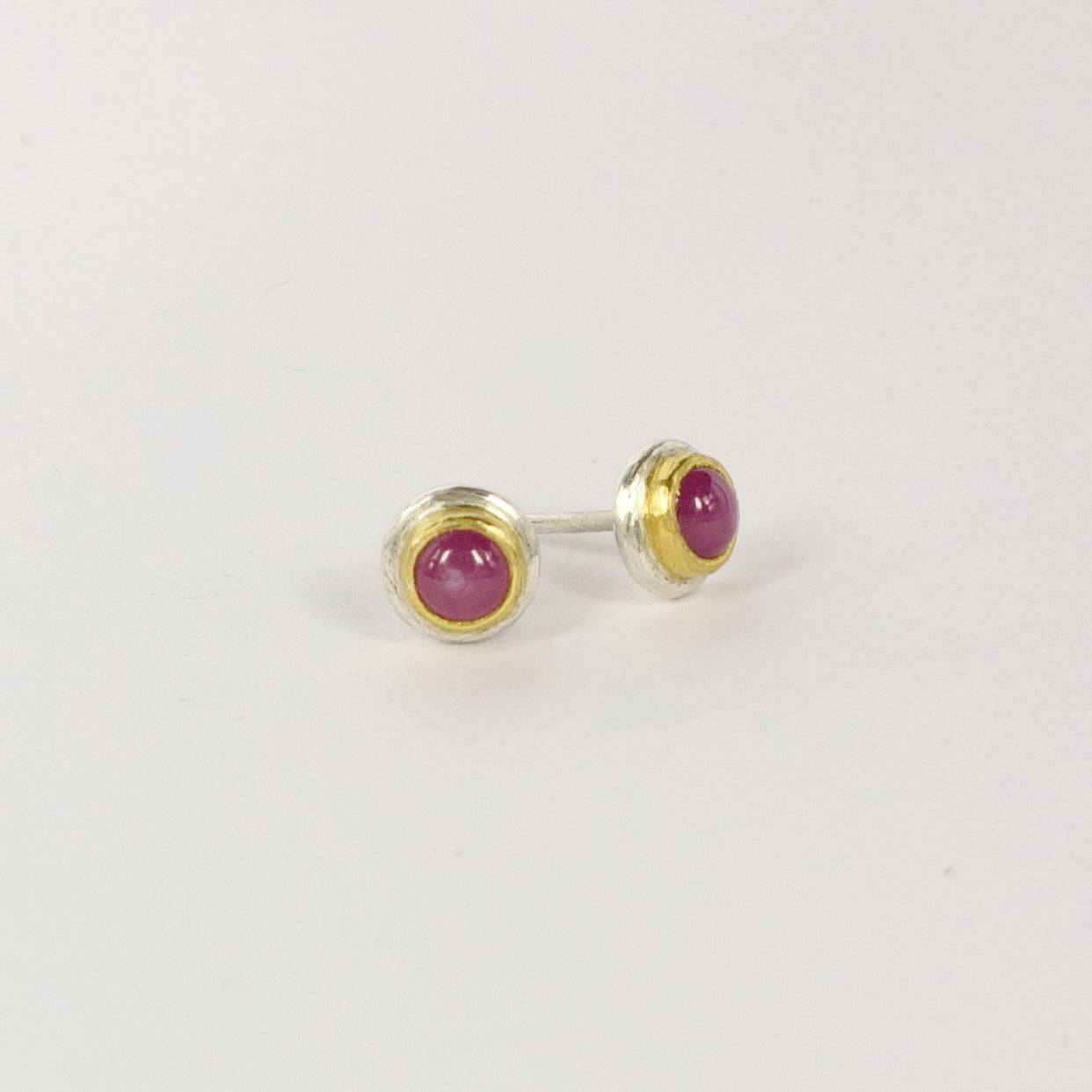 DM799B: Ruby stud earrings