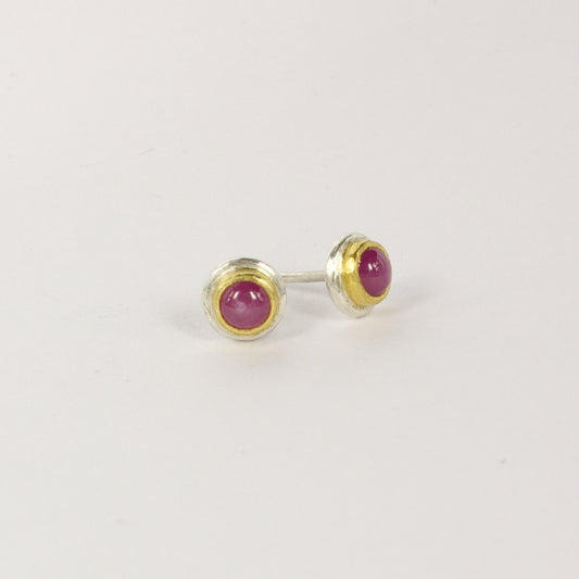 DM799B: Ruby stud earrings