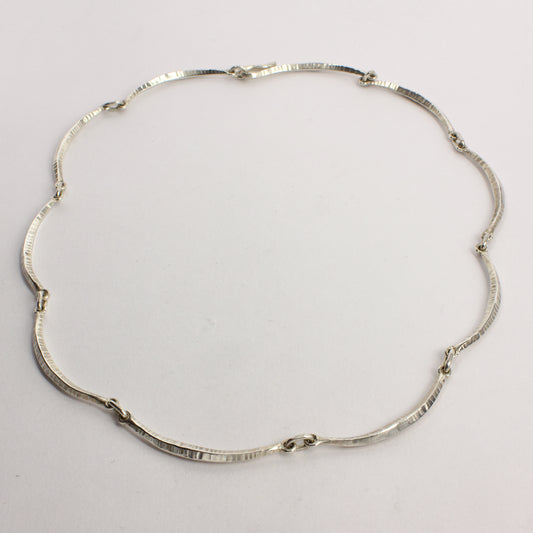 DM890B: Forged scalloped necklace