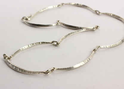 DM890B: Forged scalloped necklace