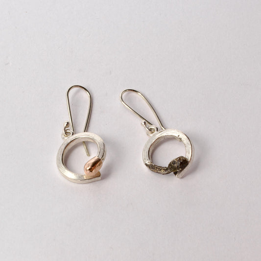 DM266C: Coiled matchstick earrings