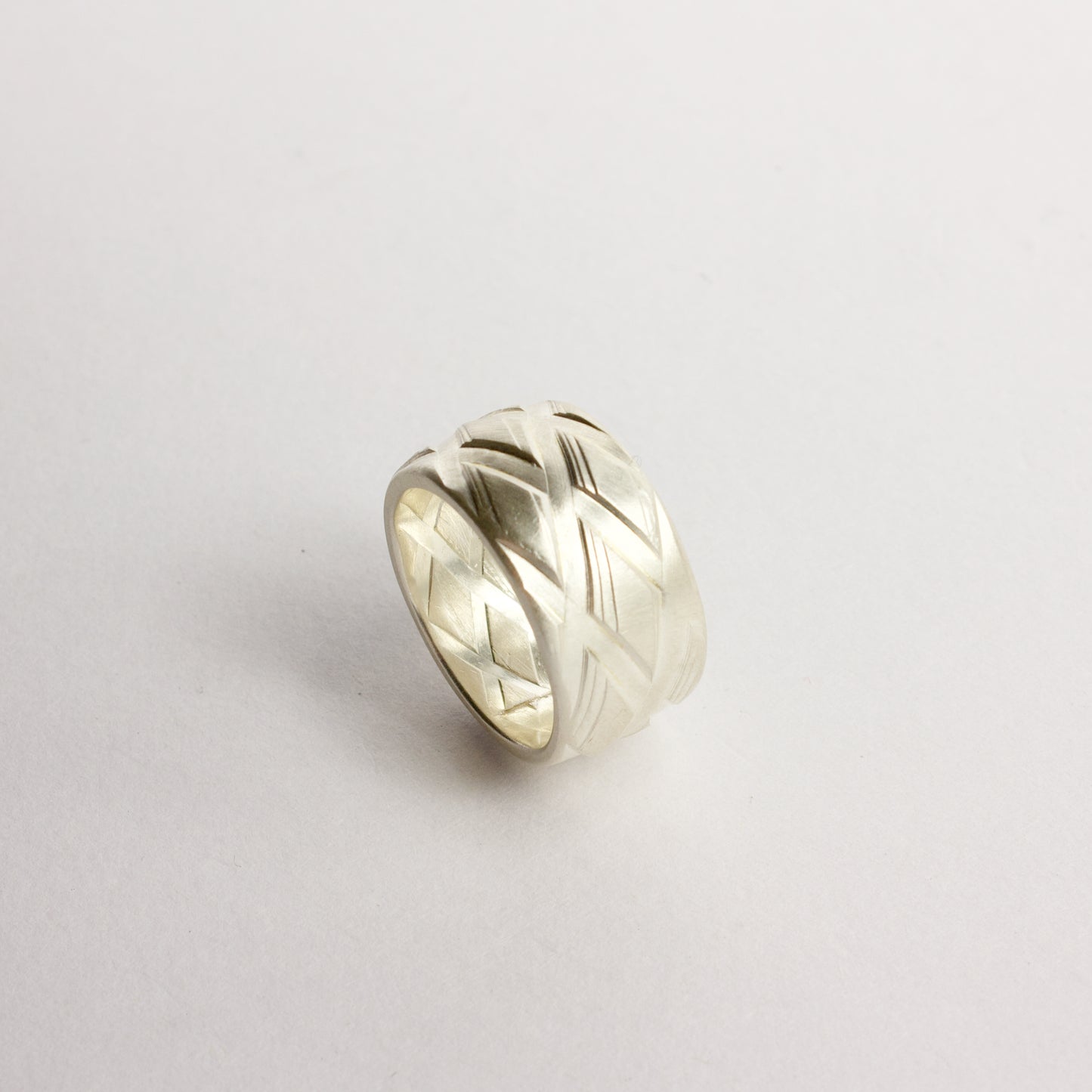 DA44: Rolled pattern ring - medium