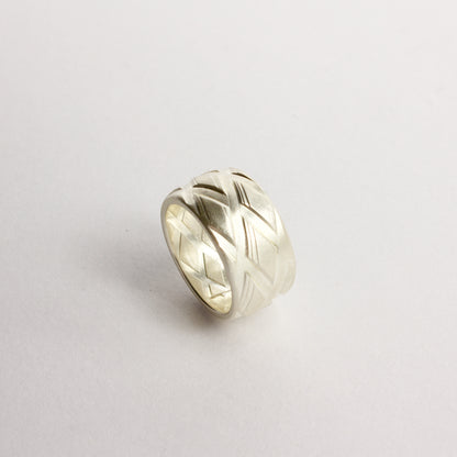 DA44: Rolled pattern ring - medium