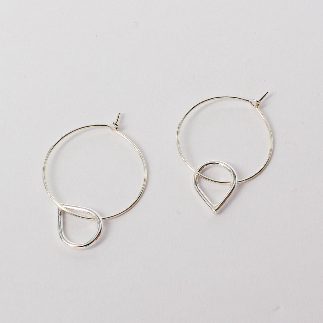 FS269: Teardrop hoop earrings