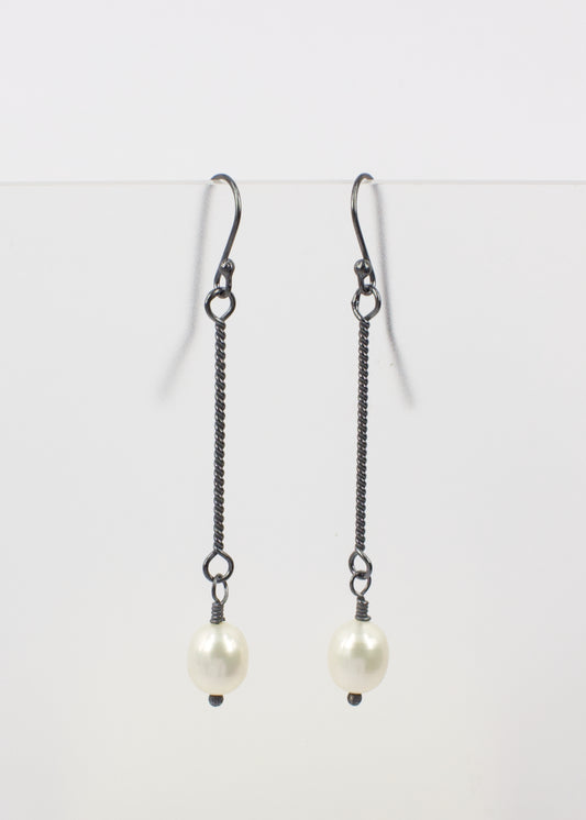 FS280: Long pearl drop earrings