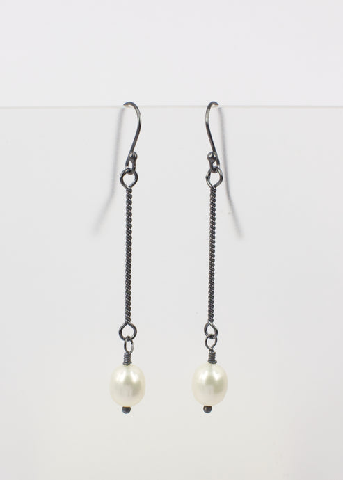 FS280: Long pearl drop earrings
