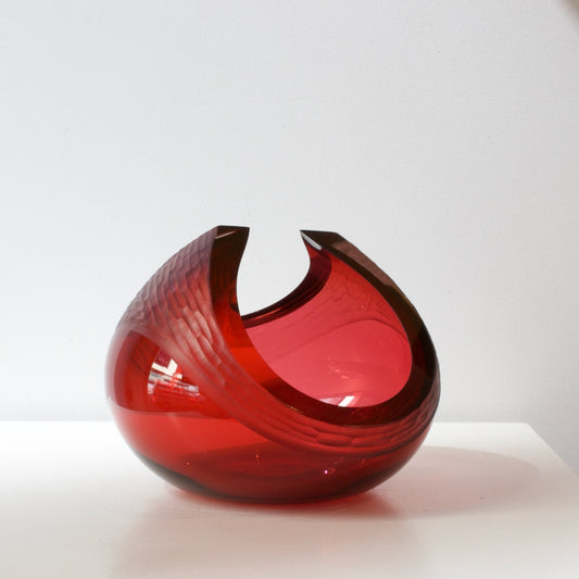 GS63: Carved bowl - wine red