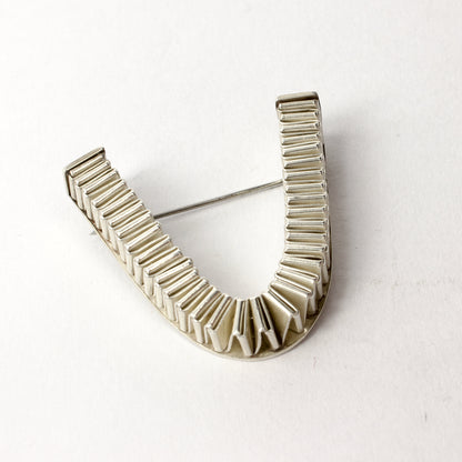 HA09: Origami brooch