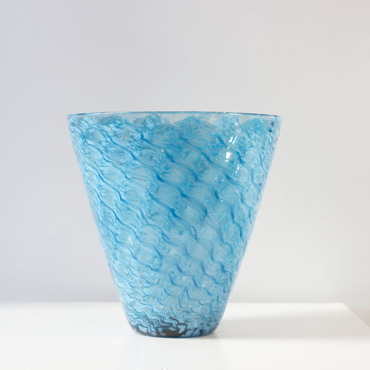 IKF121: Feathered vase