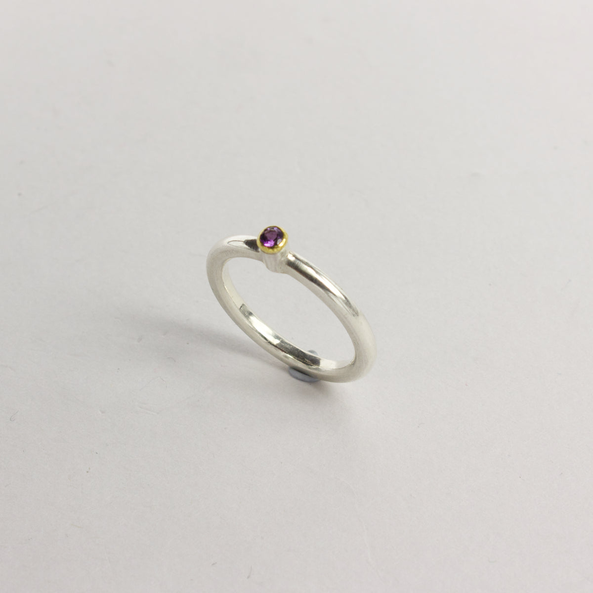 LA149: Slim amethyst ring