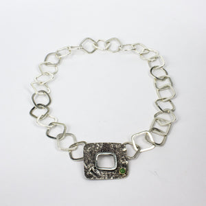 NG99: Reticulated square chain