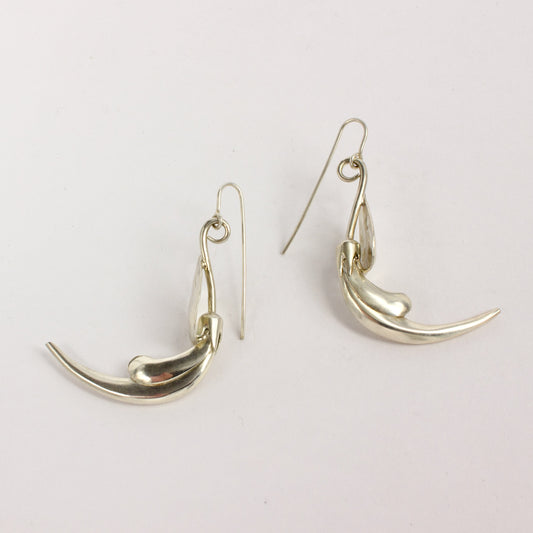 JB125: Kaka beak earrings