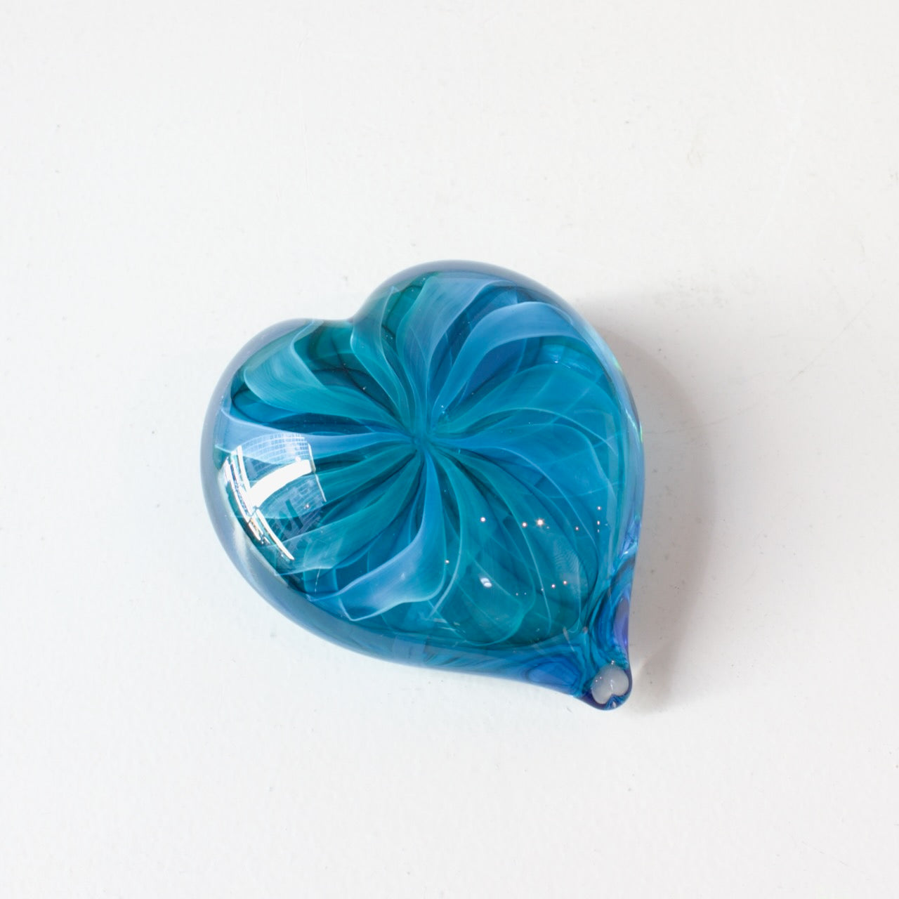 JCU436: Heart paperweight