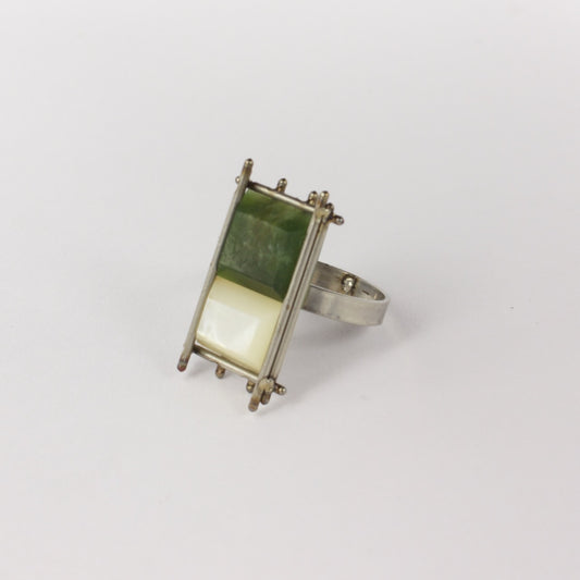 NA192: Mother of pearl and pounamu ring