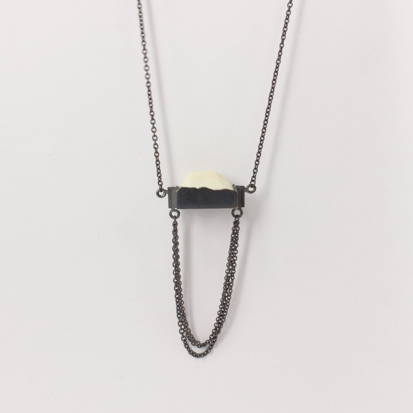 VM101: Mountain pendant