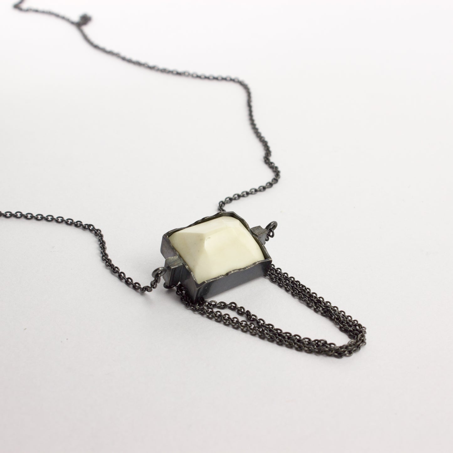 VM101: Mountain pendant