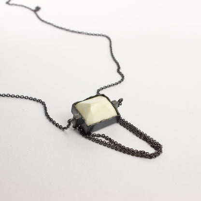 VM101: Mountain pendant