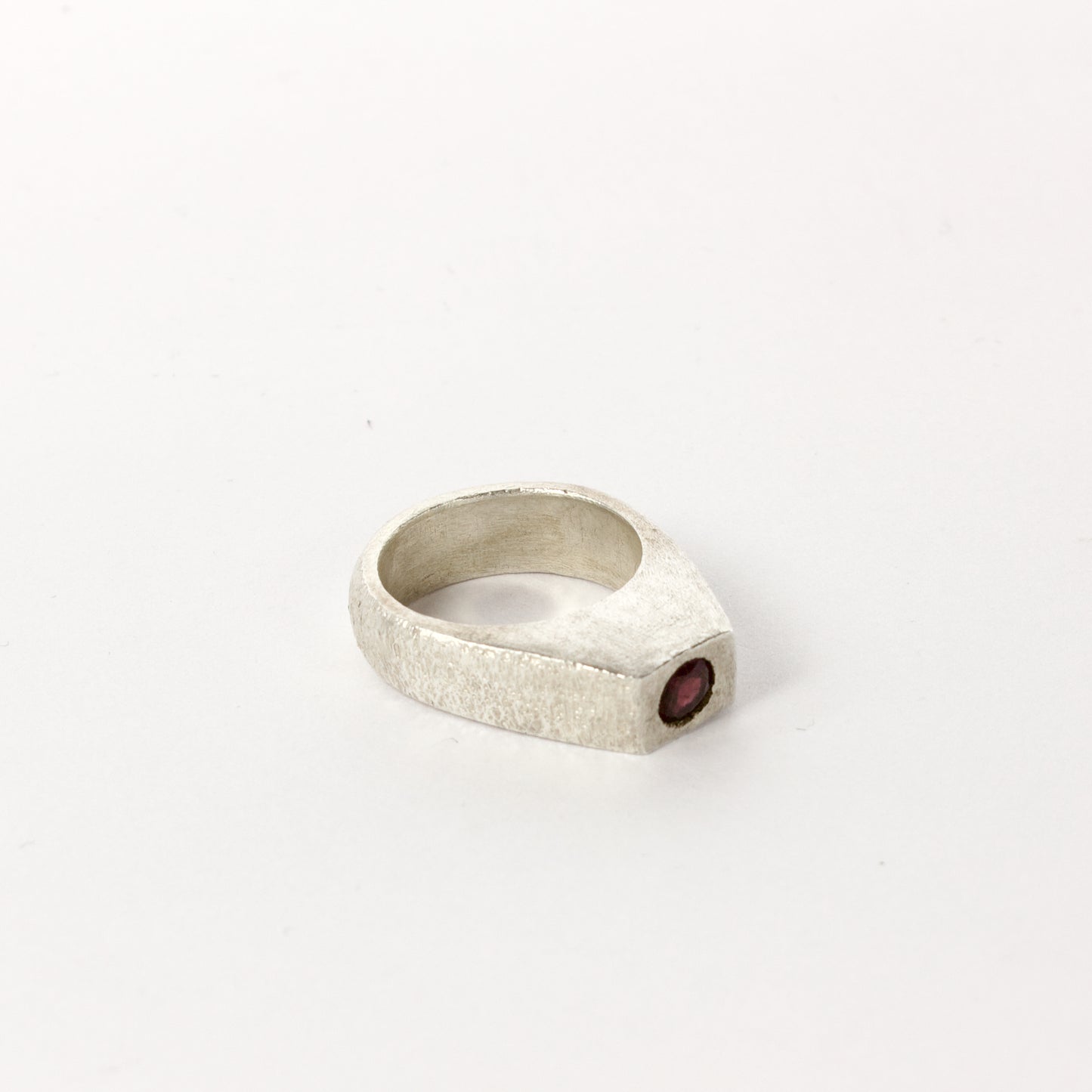 JMU135: Garnet ring