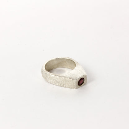 JMU135: Garnet ring
