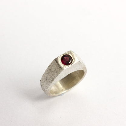 JMU135: Garnet ring