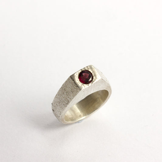 JMU135: Garnet ring