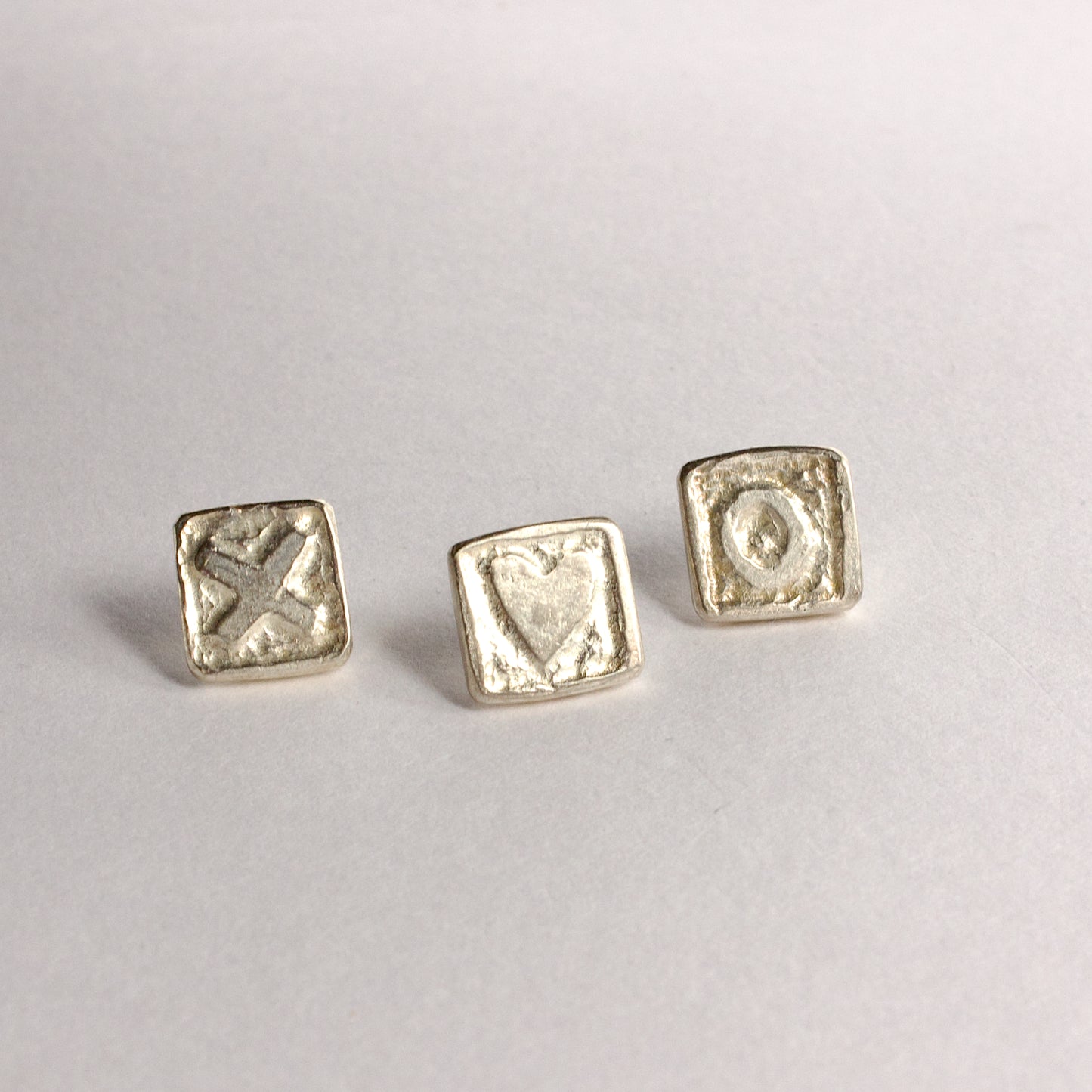 JMU: Tile pin brooches
