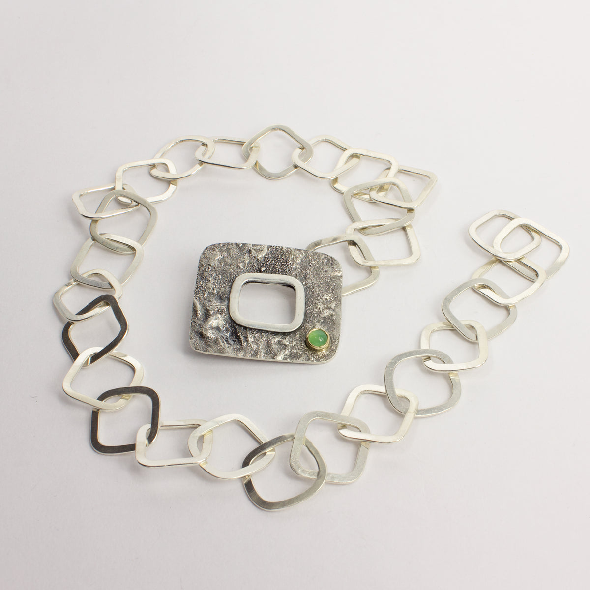 NG99: Reticulated square chain with chrysoprase