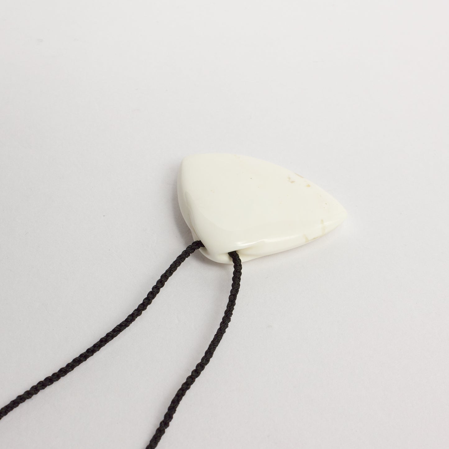 SM235: Fossilised clam shell bivalve pendant