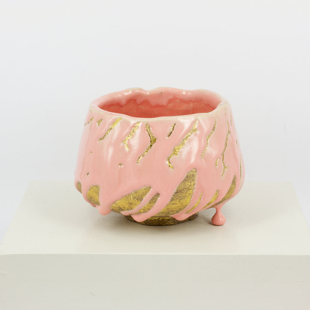 NT28: Tea bowl - pink and gold lustre