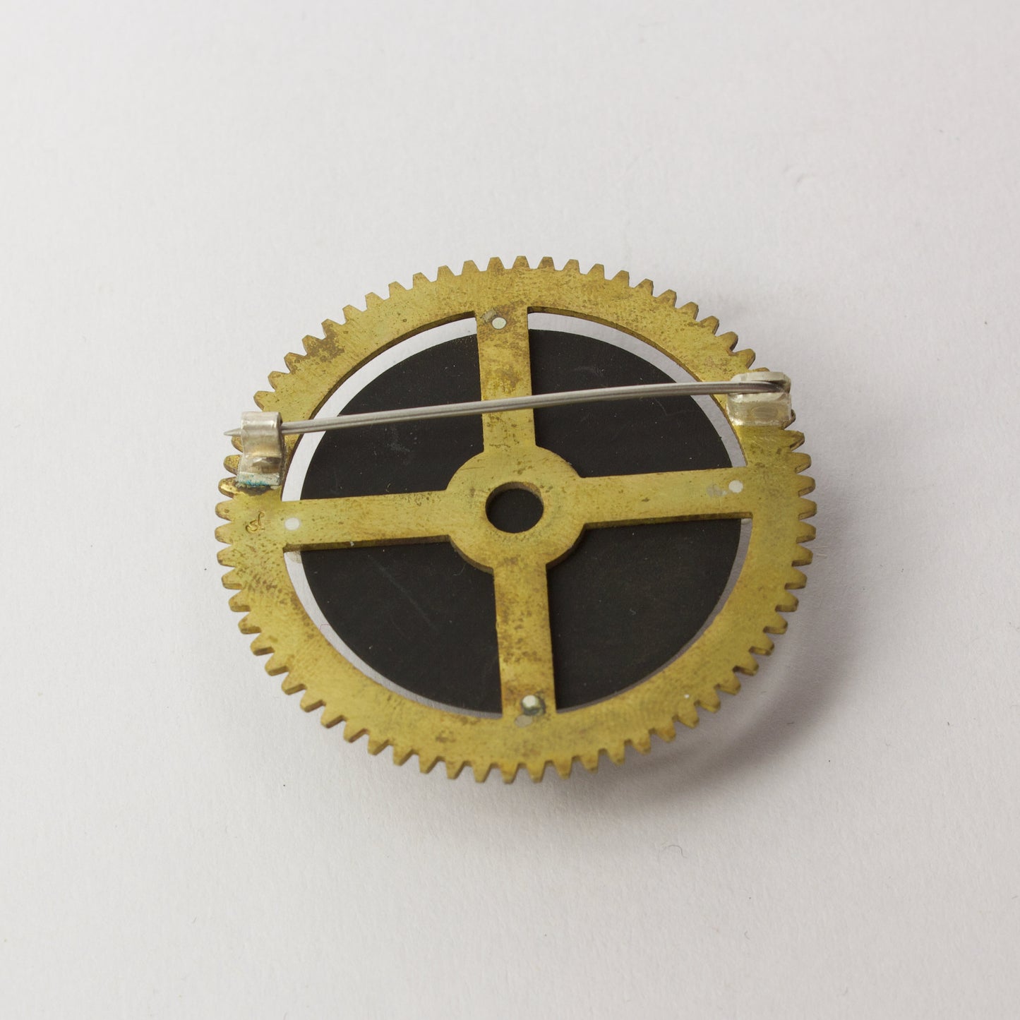 JA78: Cog brooch