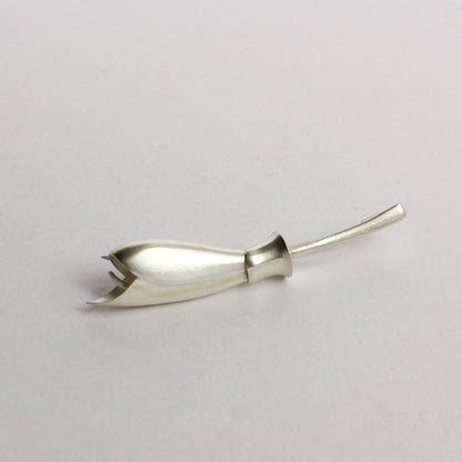 JB121: Kōwhai brooch